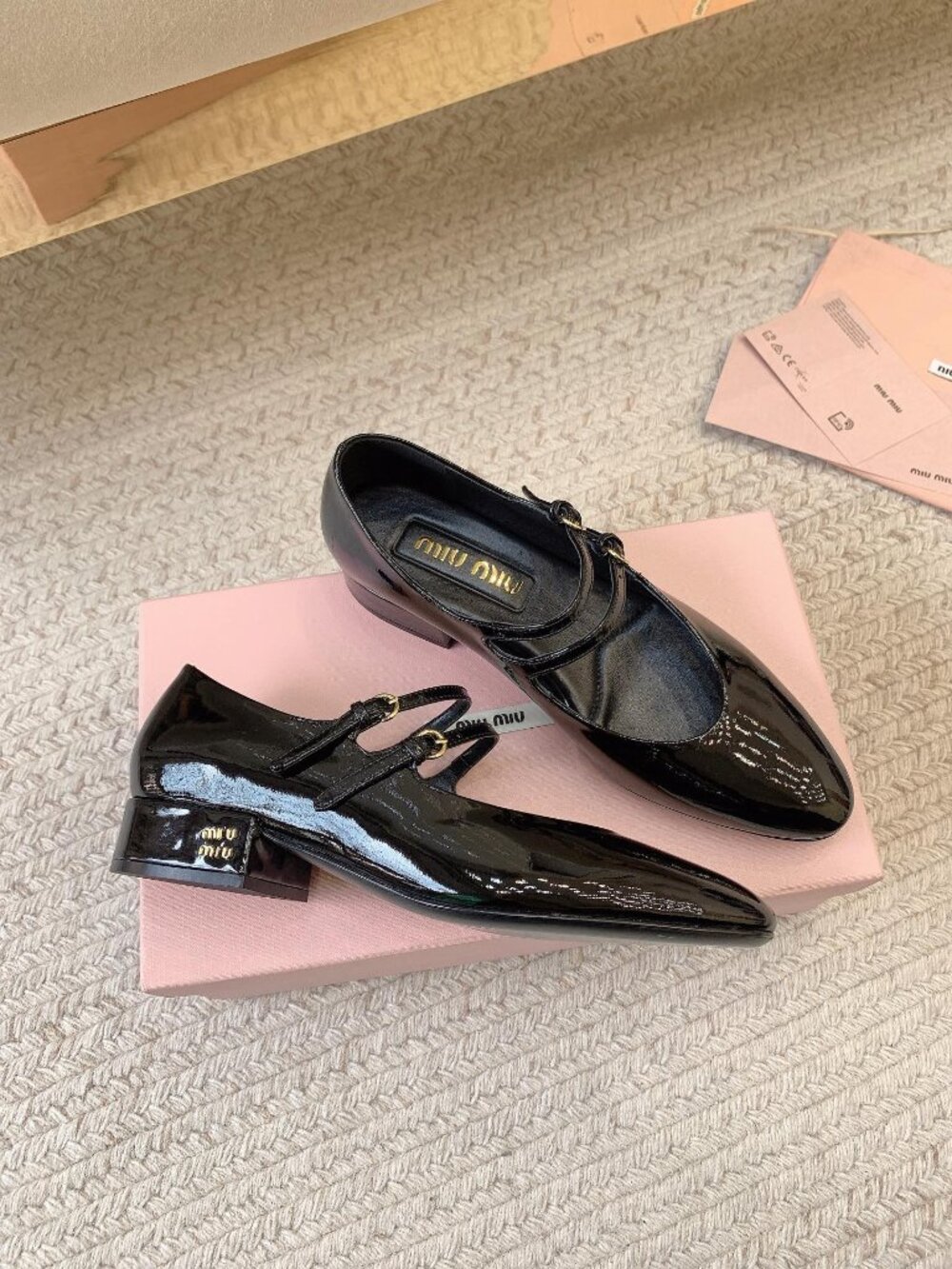 Miu Miu Double-Strap Patent Leather Pointed-Toe Low-Heeled Mary Jane Shoes - Picture 6 of 7